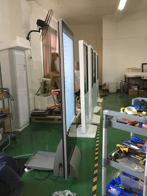 43 İnç Dokunmatik Ekranlı Kiosk, 1920x1080 Çözünürlük ve 400CD/M2 Parlaklık