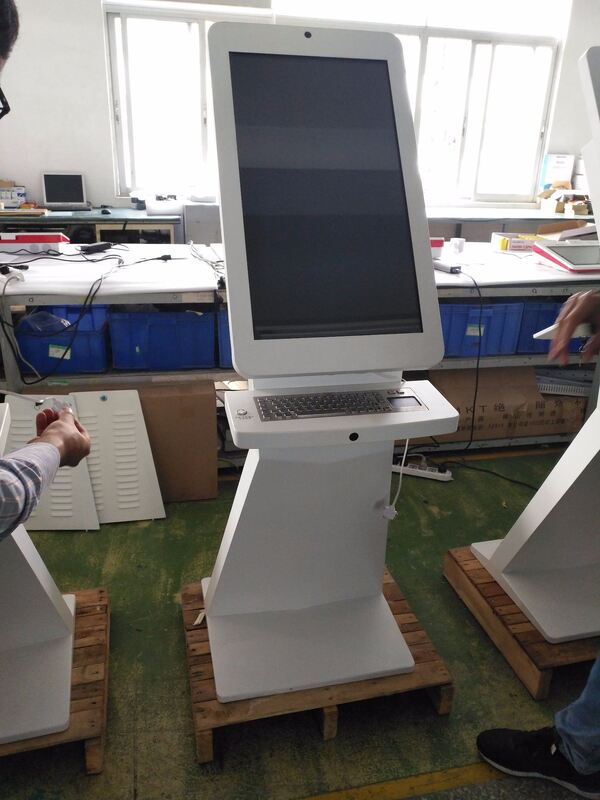 Dokunma Noktaları 10 Nokta Wi-Fi Bluetooth USB Bağlantısı ile Etkileşimli Dijital İşaret Dijital Pazarlama Stratejilerini Geliştiriyor